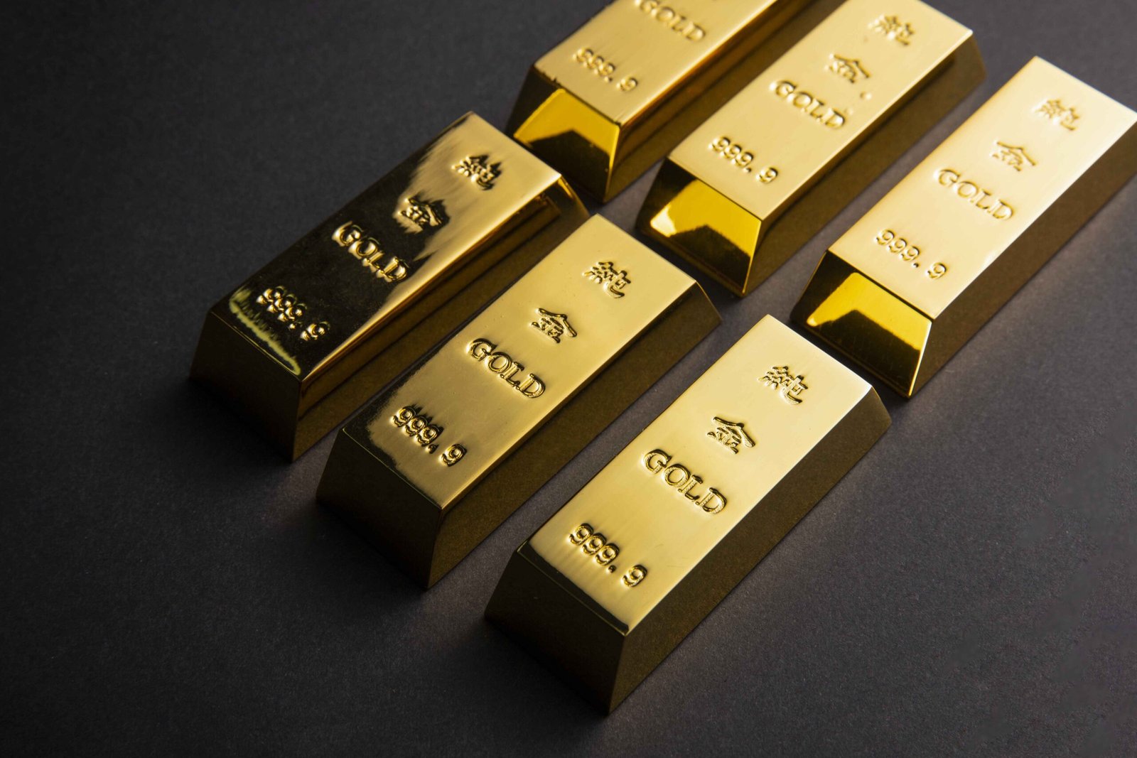 closeup-shot-of-shiny-gold-bars-2023-11-27-05-03-16-utc (1)